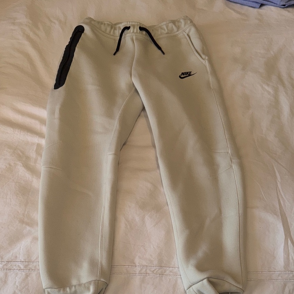 Brand New Nike (Boys Large) Cream Tech sweatpants